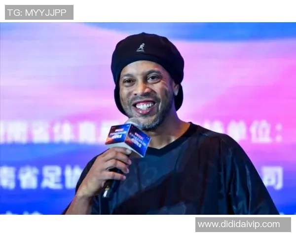 小罗引领潮流时尚，突破创新界限，成为年轻人心中的偶像与榜样